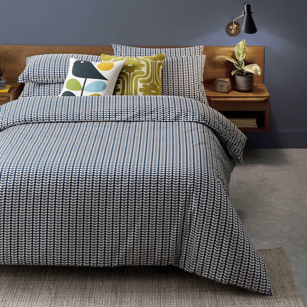 sunbeam microplush heated throw with foot pocket