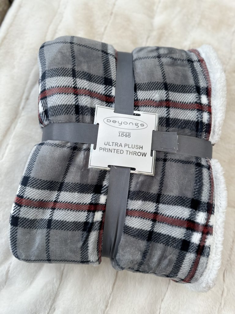 Deyongs: Thompson Plush Throw ~ Grey - Alton Garden Centre